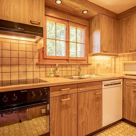 木屋 Soldanella By *